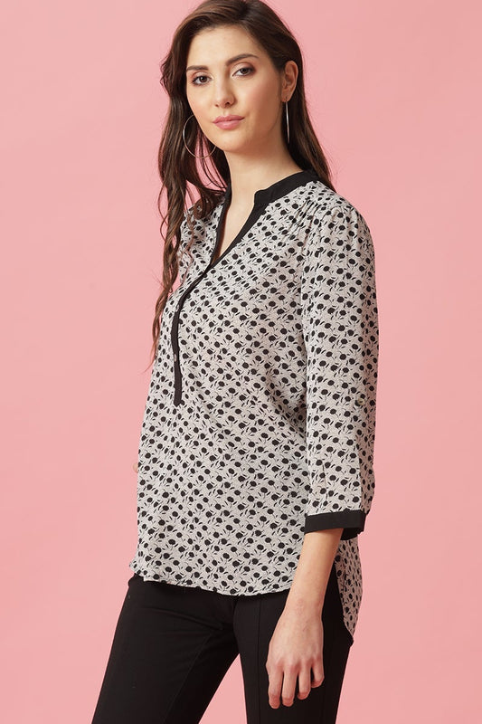 Gipsy Black & White Medium Length V- Neck Polyester Tunic