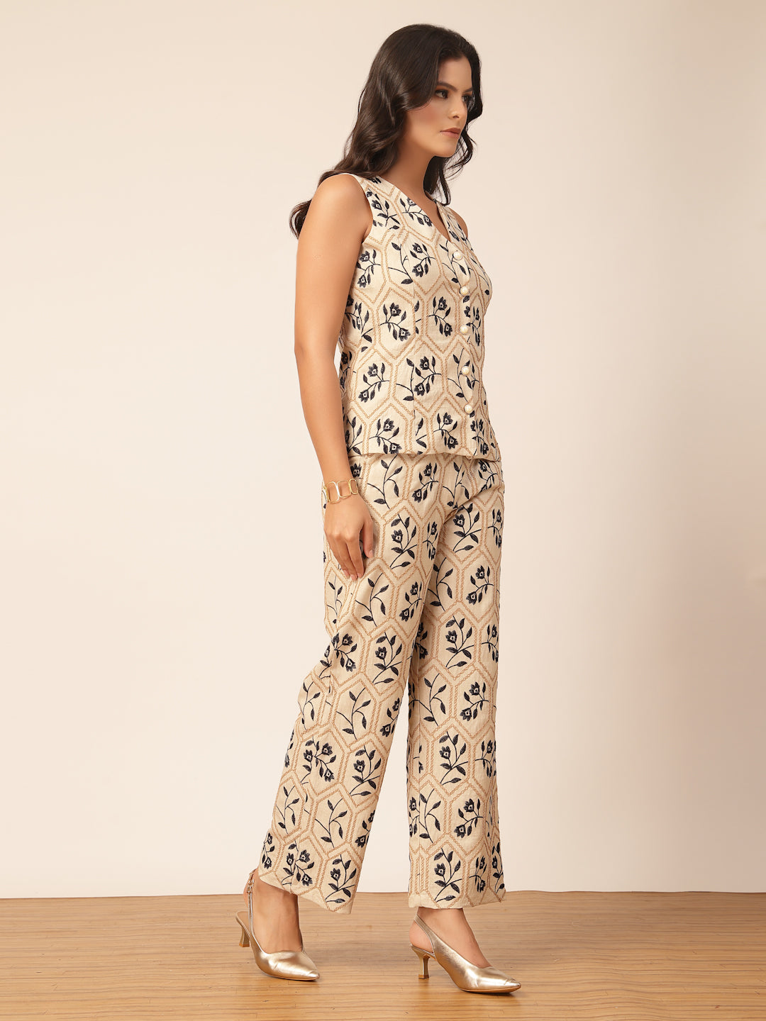 Gipsy Beige Embroidery Sleeveless Co-ord Set