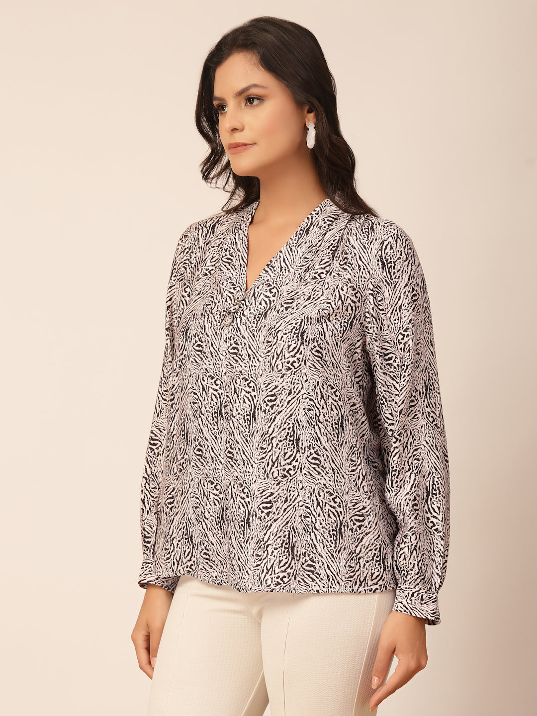 Gipsy Black & White Viscose Abstract Printed Tunic