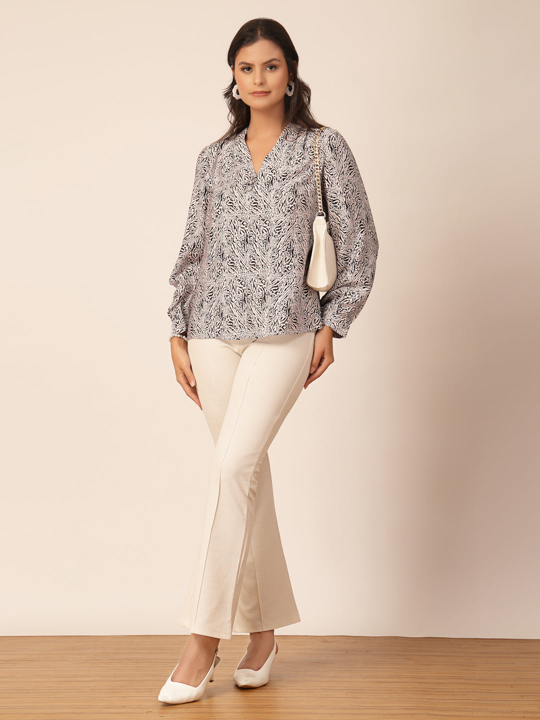 Gipsy Black & White Viscose Abstract Printed Tunic