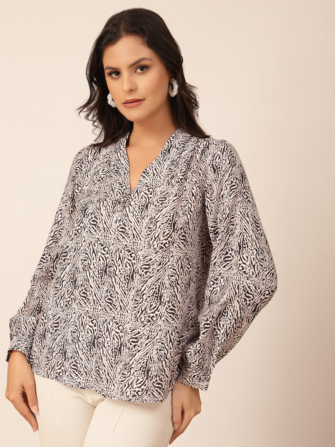 Gipsy Black & White Viscose Abstract Printed Tunic