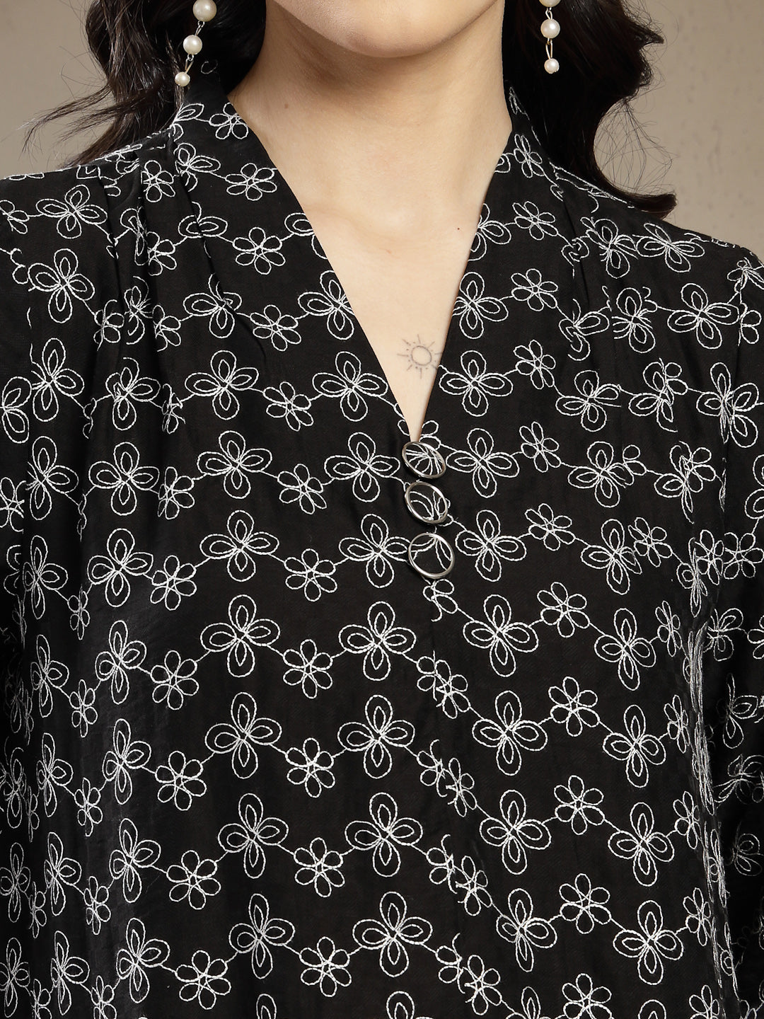 Chiq & Elegant Gipsy Black Rayon V-Neck Tunic