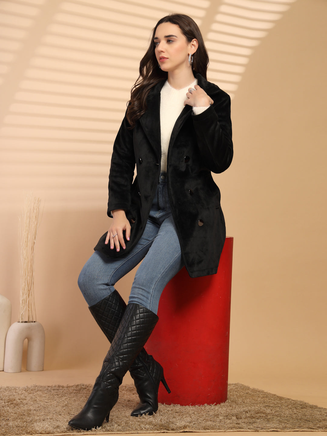 Black Solid Lapel Collar Coat With Belt