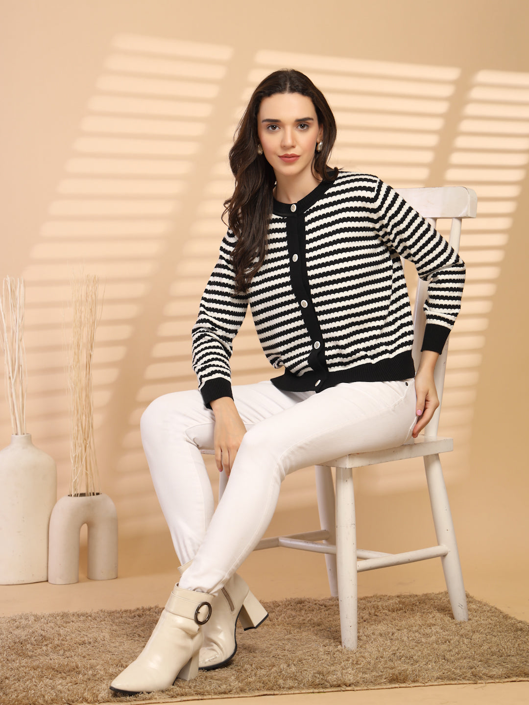 Black & White Solid Round Neck Short Cardigan