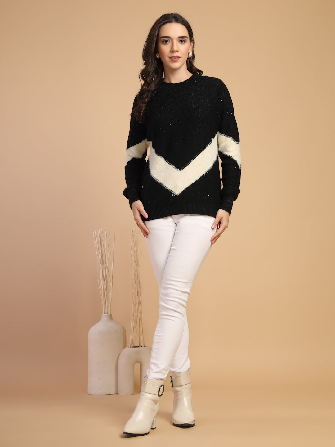 Black Solid Round Neck Pullover Sweater