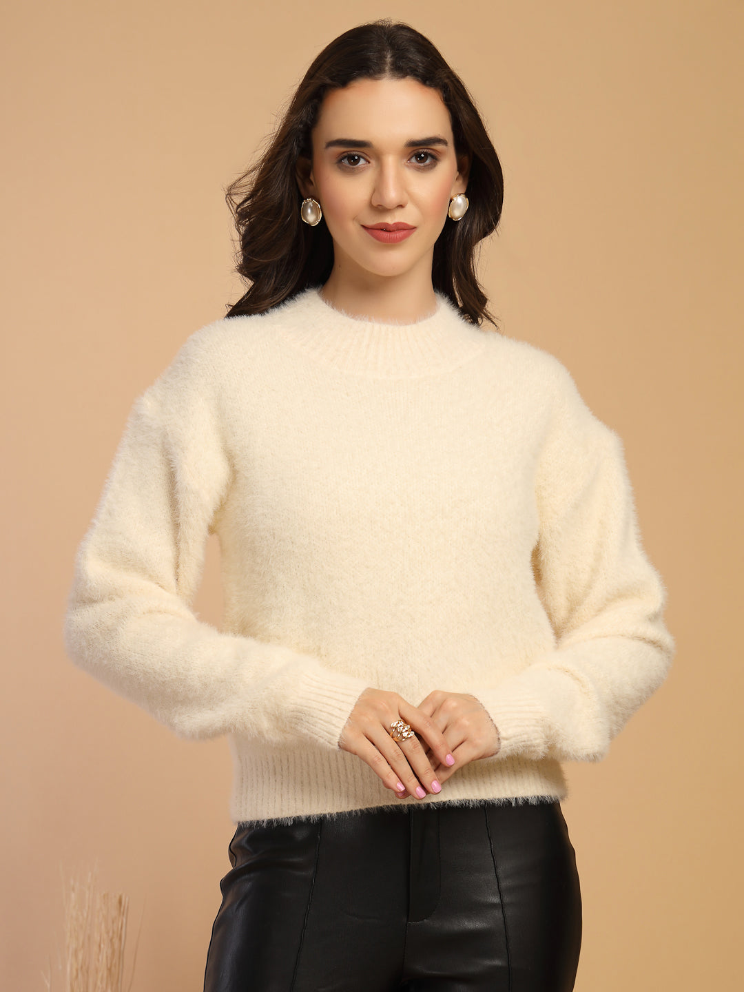 Off White Solid Round Neck Pullover Sweater