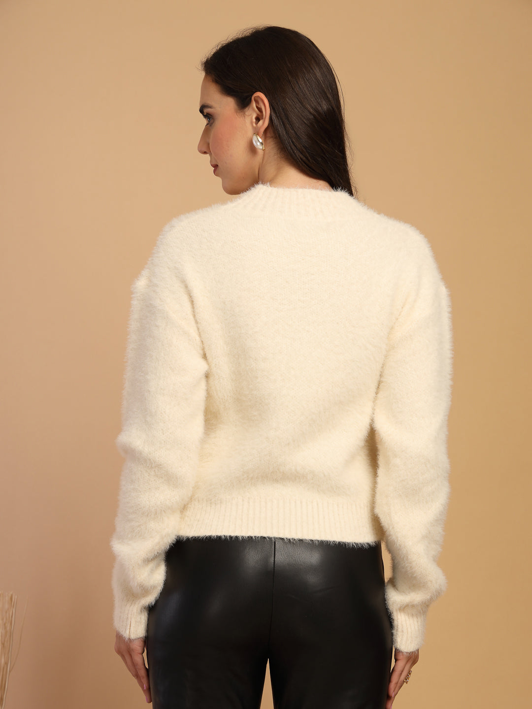 Off White Solid Round Neck Pullover Sweater