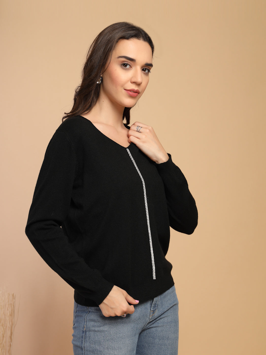 Black Solid V-Neck Pullover Sweater