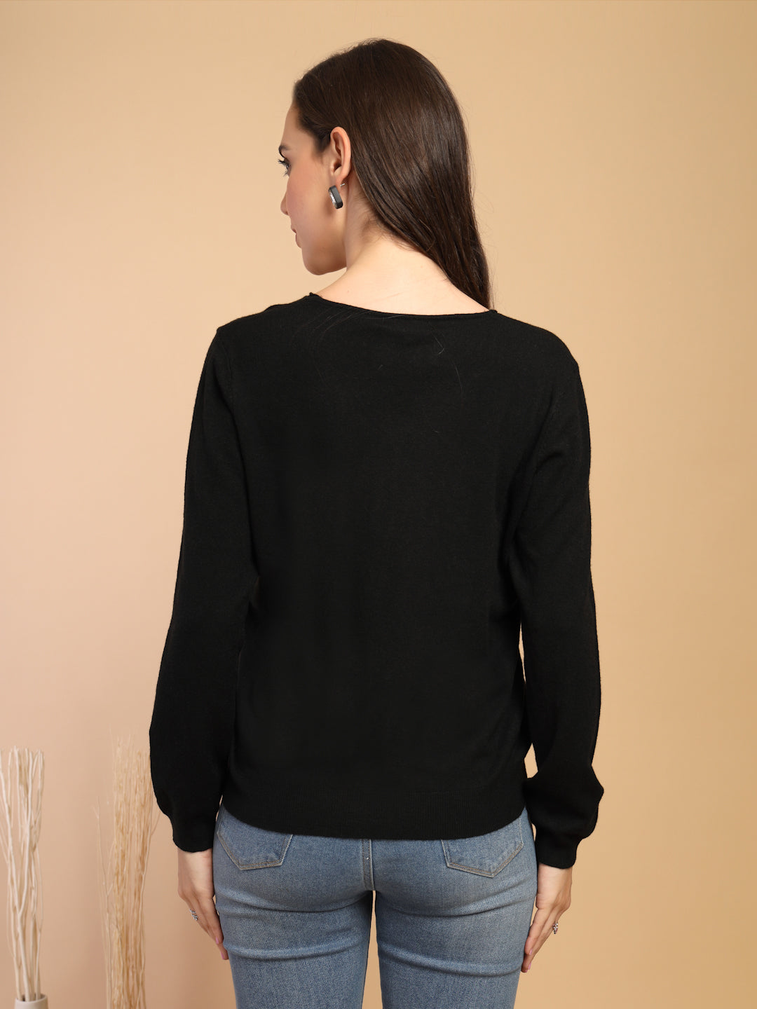 Black Solid V-Neck Pullover Sweater