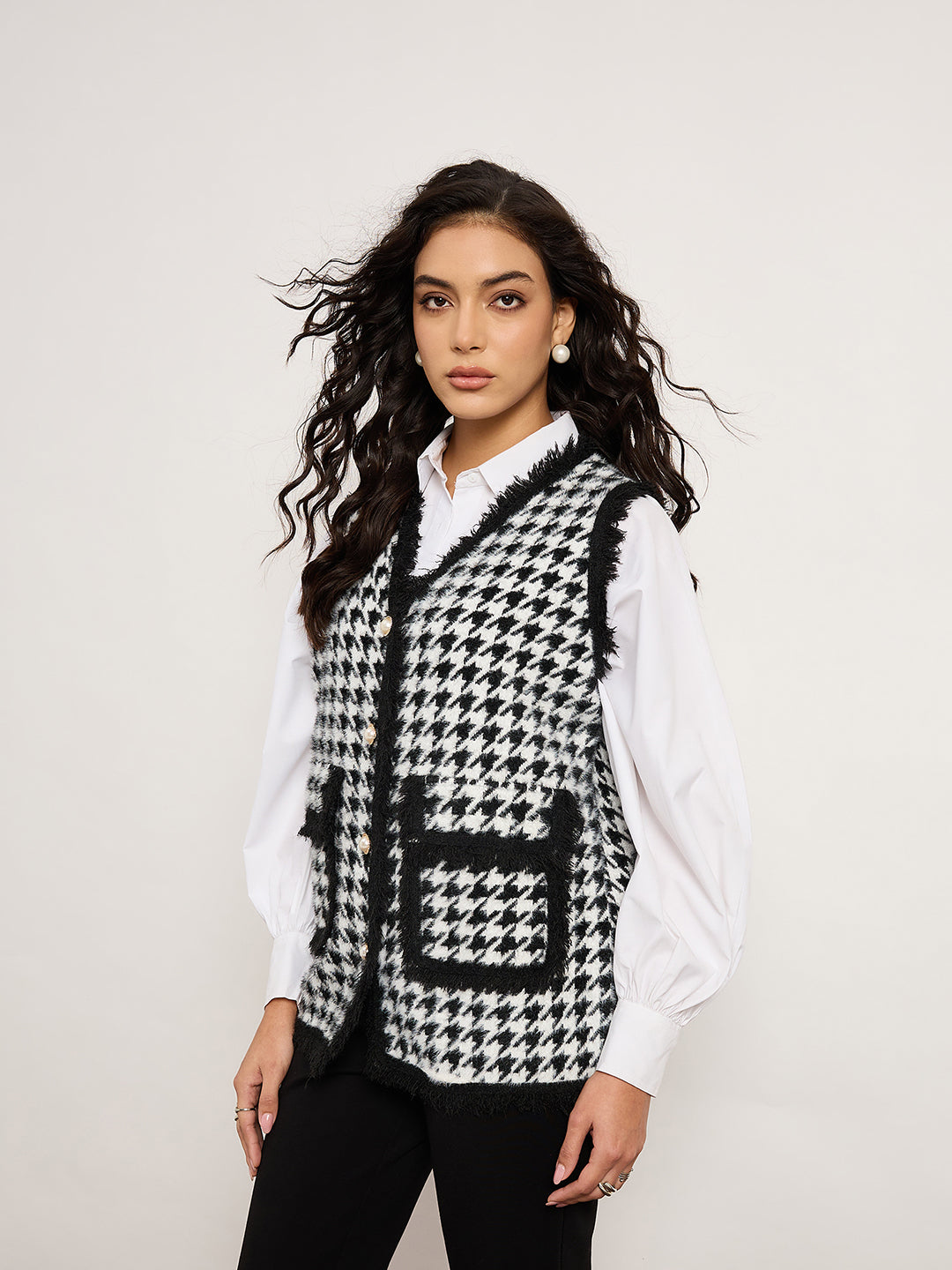 Houndstooth Check Vest With Fur-Trimmed Edges