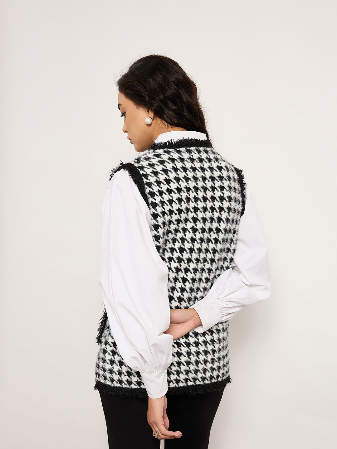 Houndstooth Check Vest With Fur-Trimmed Edges