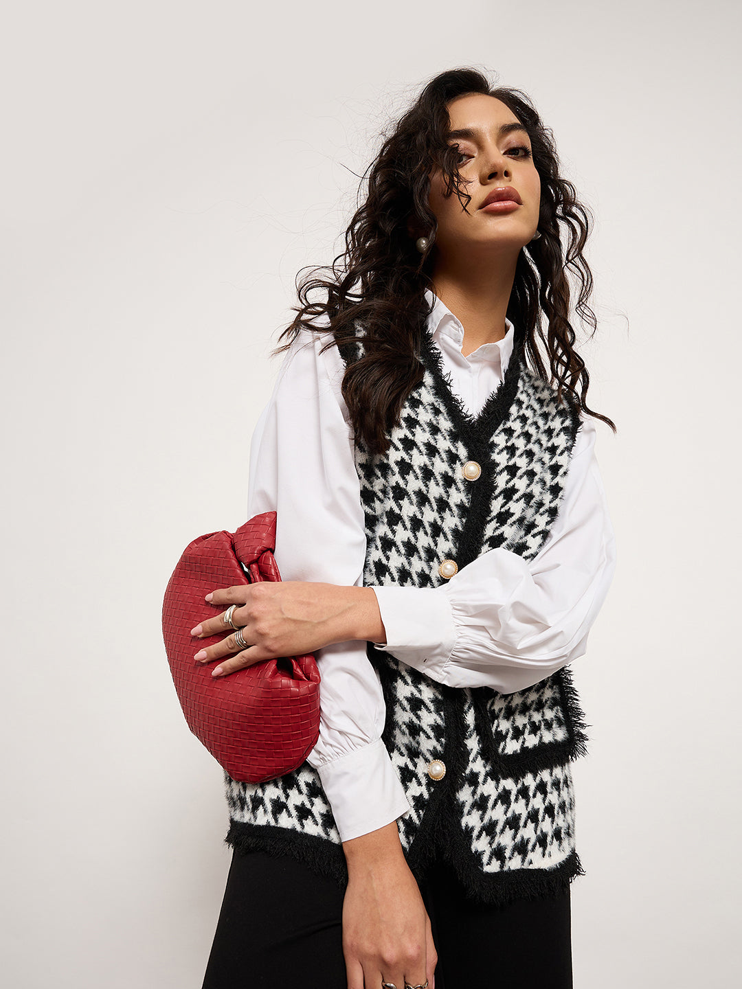 Houndstooth Check Vest With Fur-Trimmed Edges