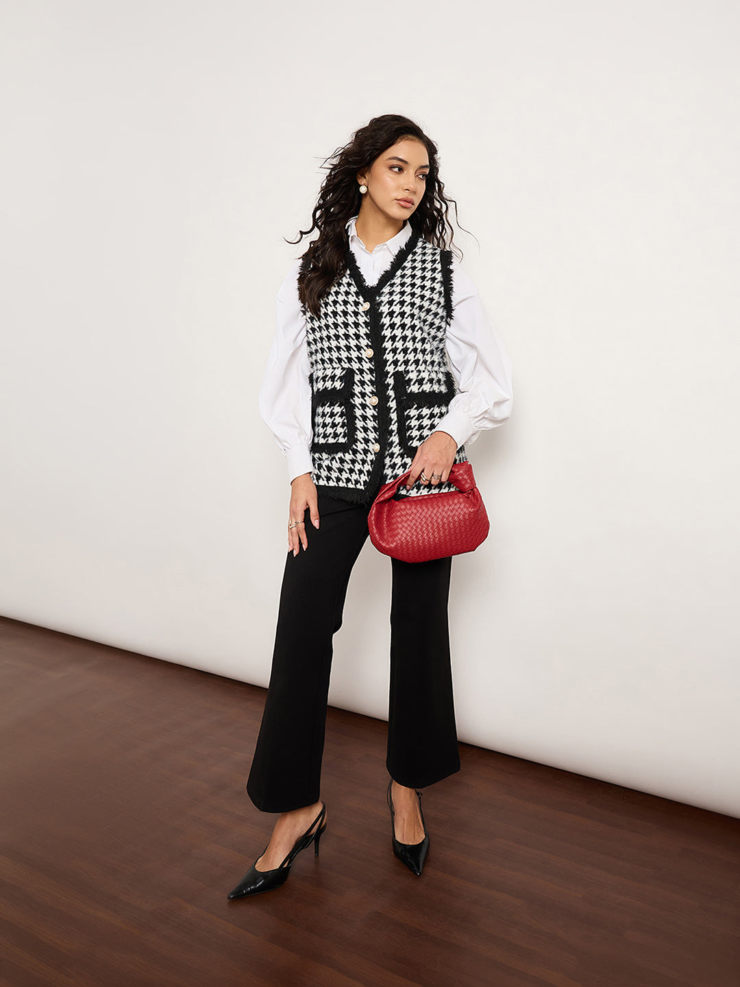 Houndstooth Check Vest With Fur-Trimmed Edges