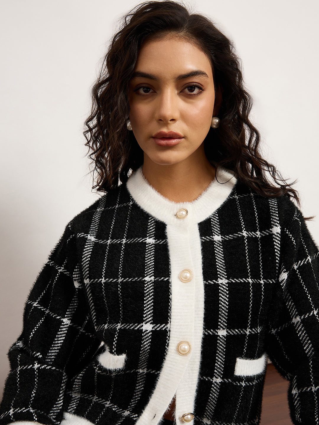 Colour-Contrast Check Cardigan With Golden Buttons