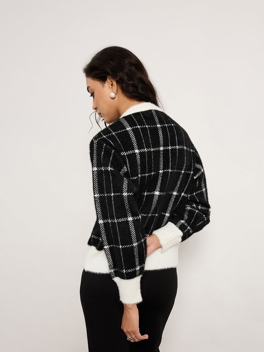 Colour-Contrast Check Cardigan With Golden Buttons