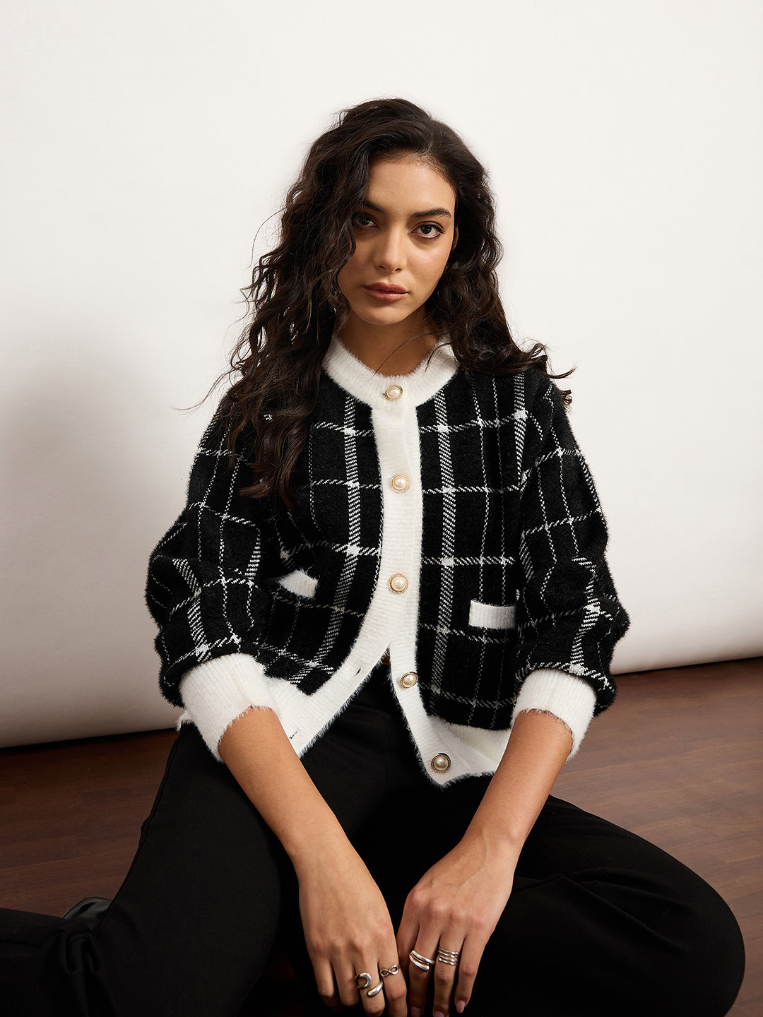 Colour-Contrast Check Cardigan With Golden Buttons