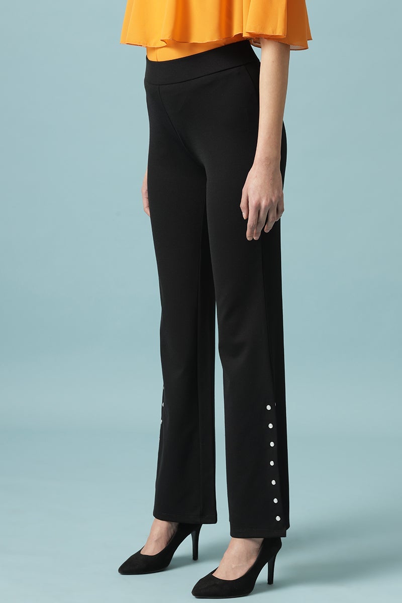Black Solid Knitted Bootcut Jegging