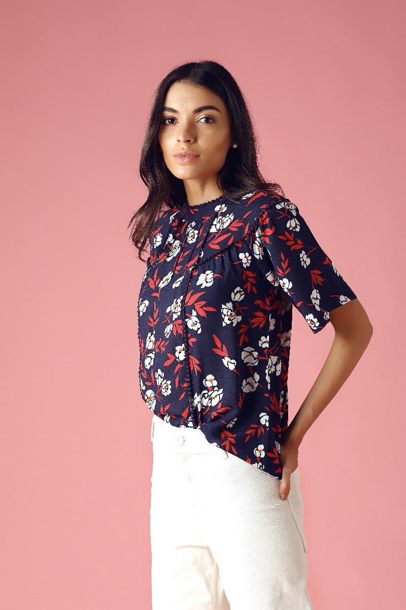 GIPSY Womens Crew Neck Lace Trimming Floral Printed Top