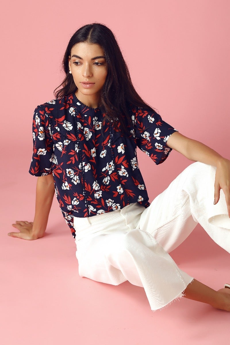 GIPSY Womens Crew Neck Lace Trimming Floral Printed Top