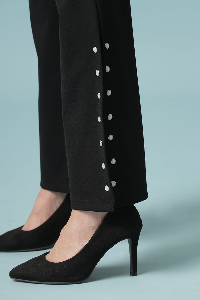 Black Solid Knitted Bootcut Jegging