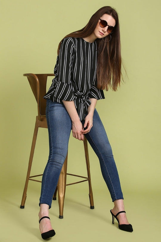 Smashing Front Knot Top