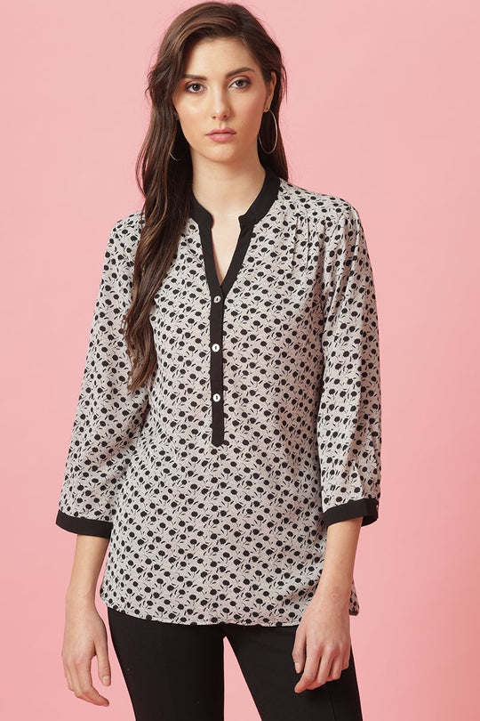 Gipsy Black & White Medium Length V- Neck Polyester Tunic