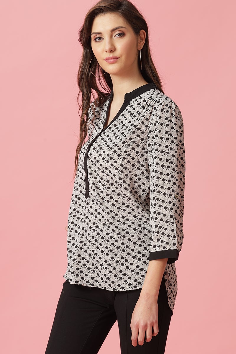 Gipsy Black & White Medium Length V- Neck Polyester Tunic