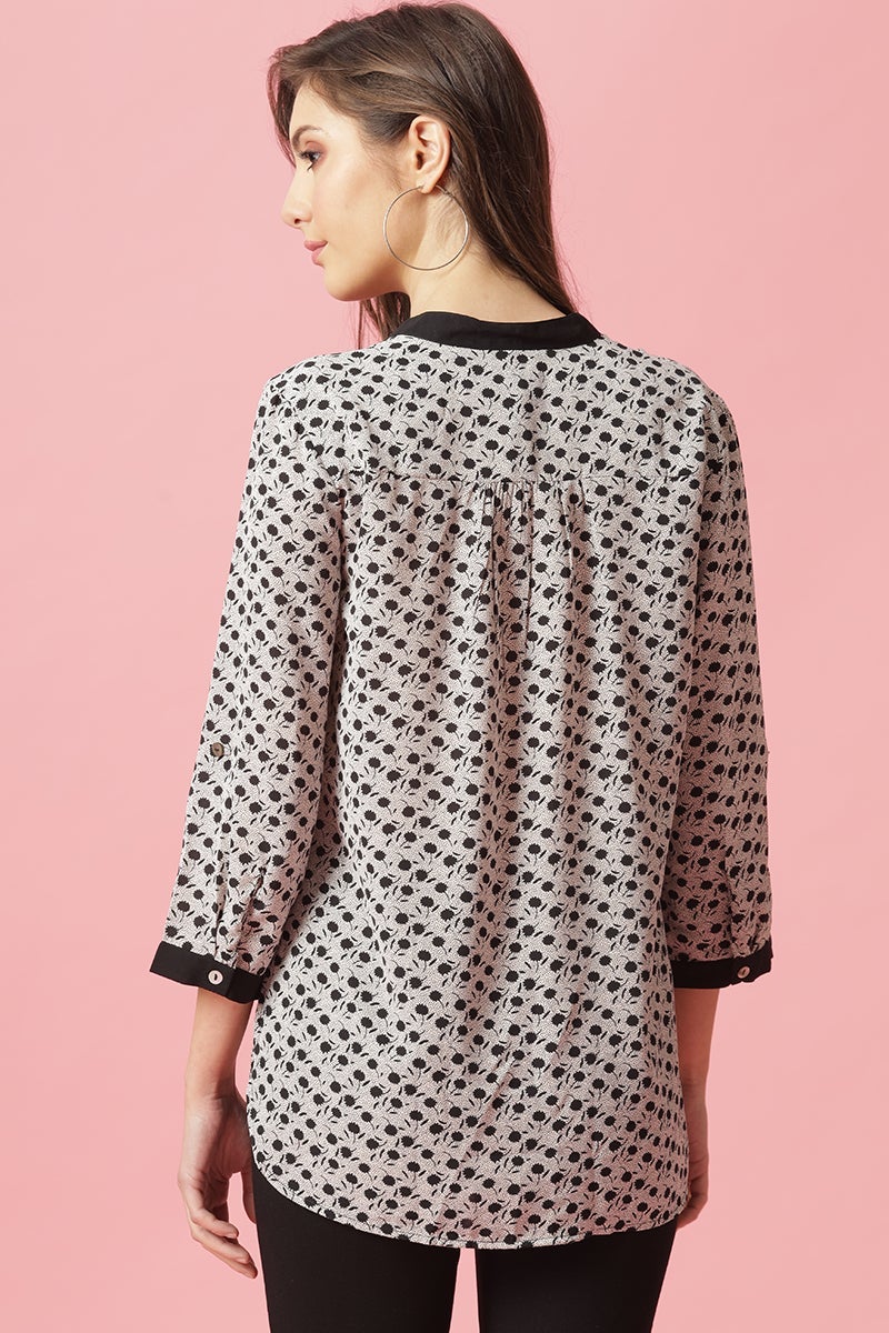 Gipsy Black & White Medium Length V- Neck Polyester Tunic