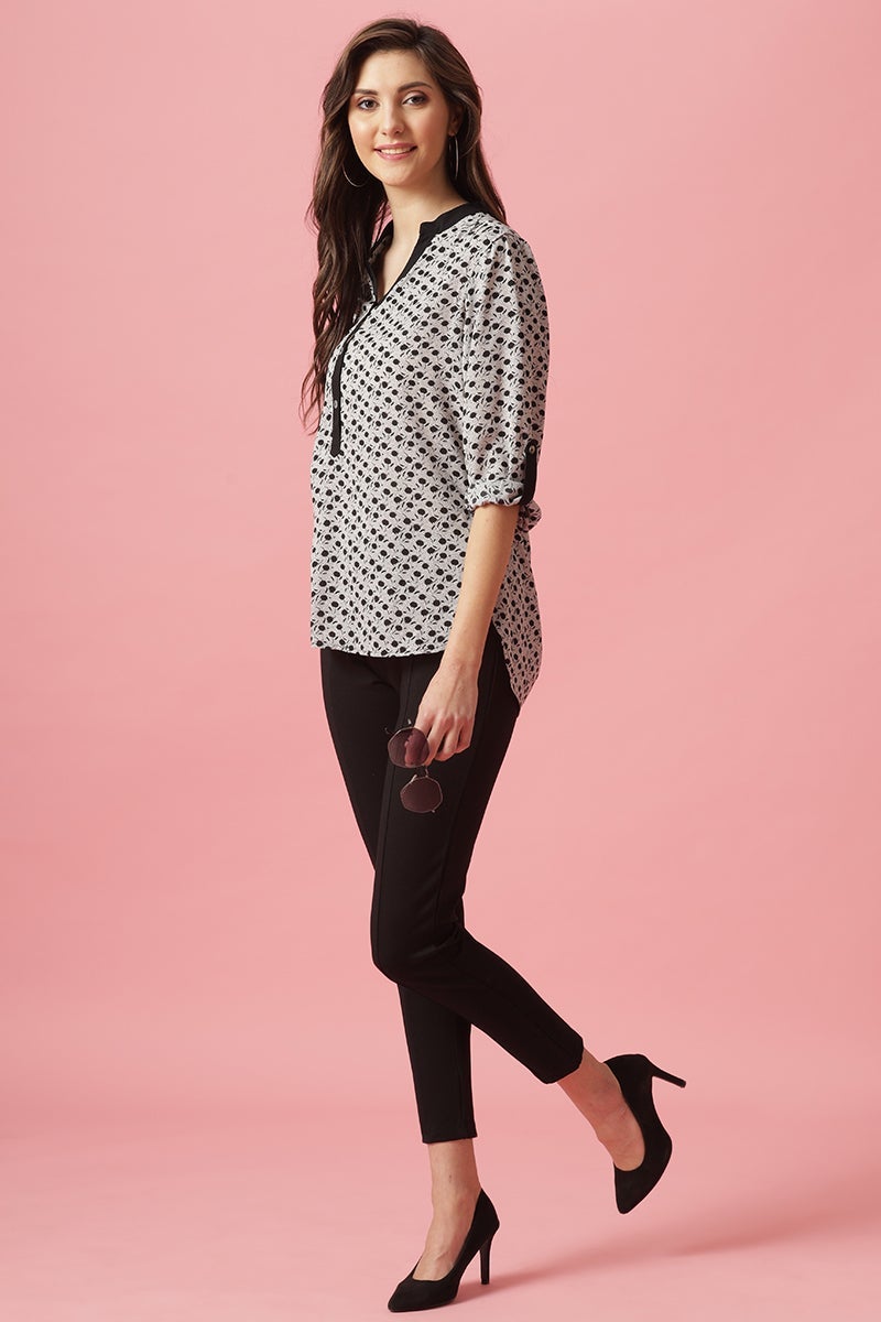 Gipsy Black & White Medium Length V- Neck Polyester Tunic