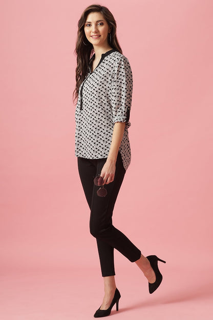 Gipsy Black & White Medium Length V- Neck Polyester Tunic
